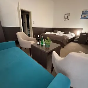 Apartahotel Embassy By Lh