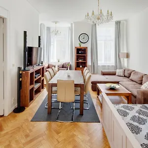 Old Town Square Apartmanhotel