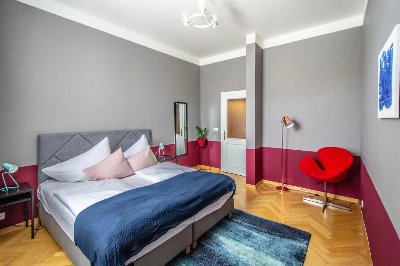 Garden ApartHotel Prag 2*,